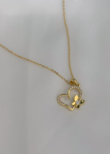 Collar silueta corazón con mariposa