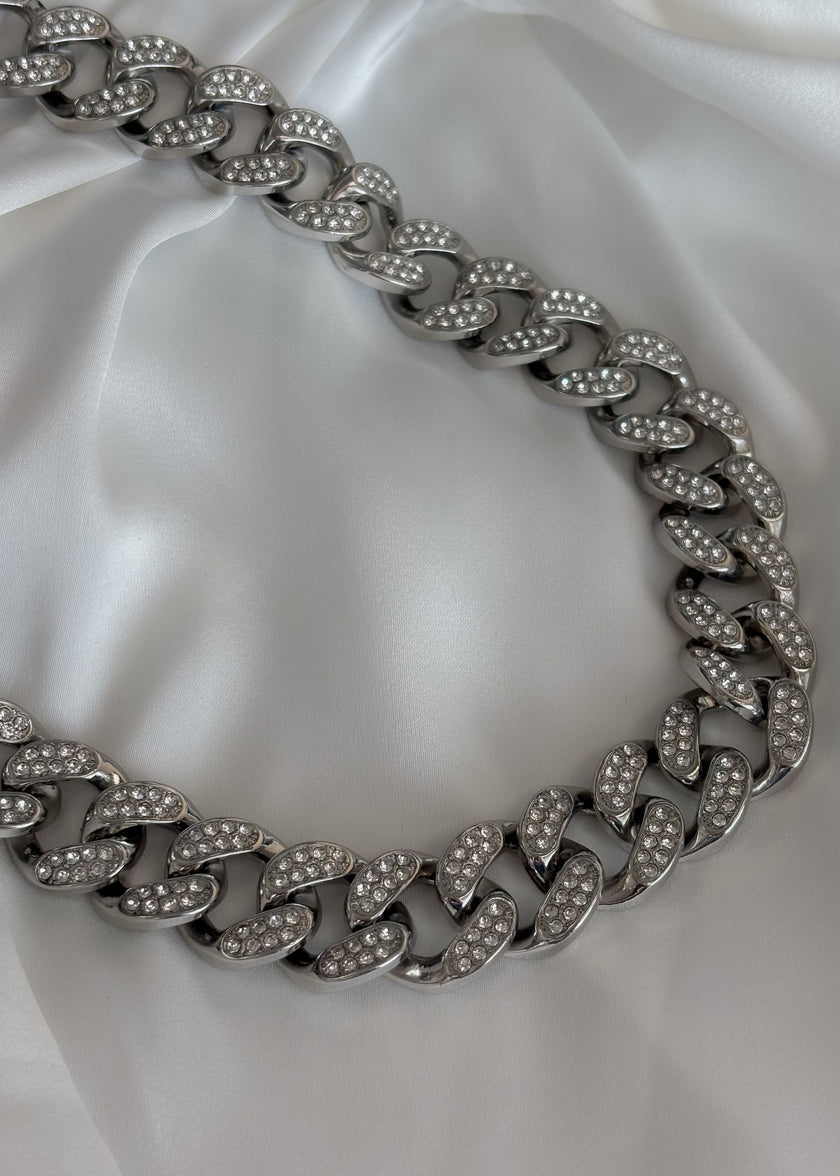 Cadena con eslabones gruesos y brillos