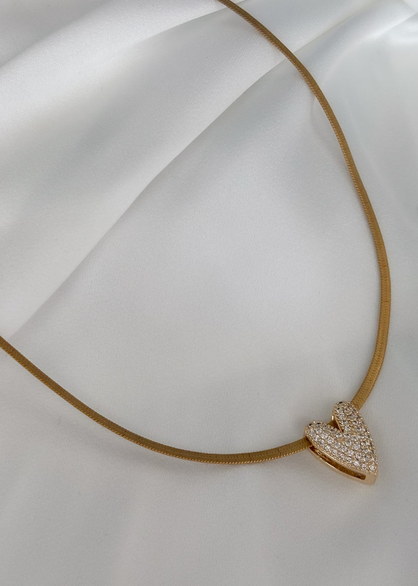 Collar de corazón con cadena planchada