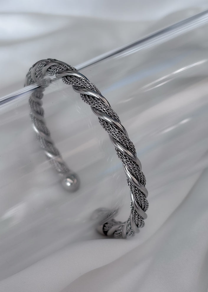 Brazalete entrelazado