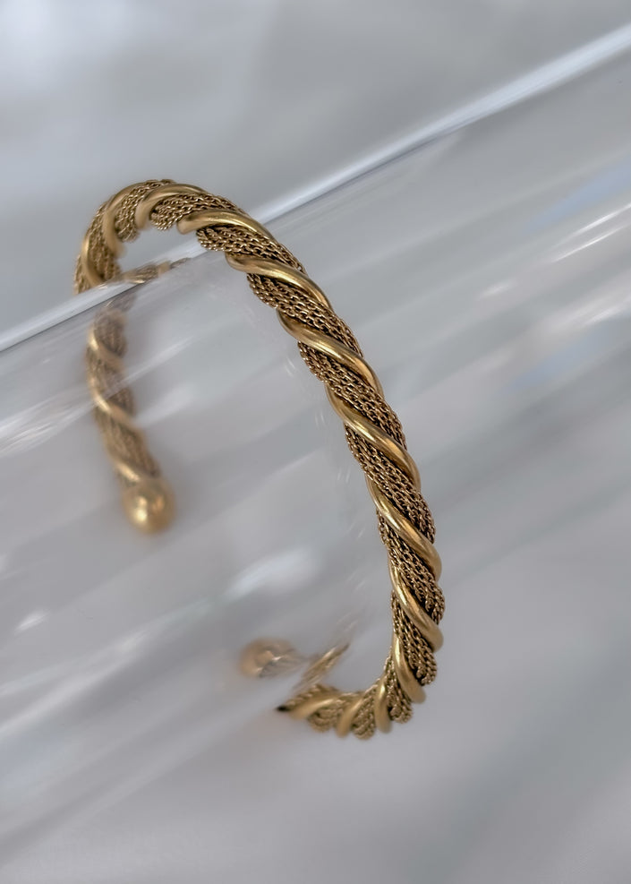 Brazalete entrelazado