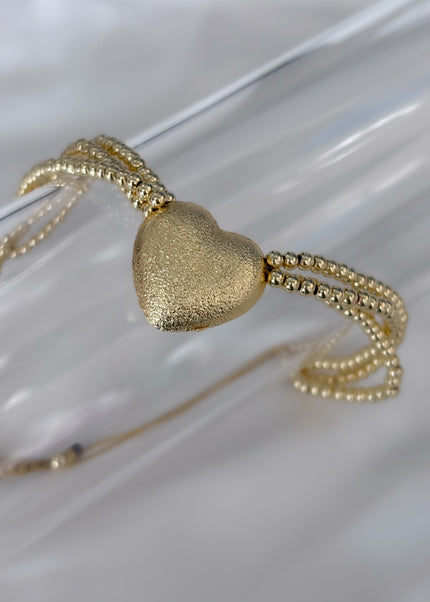Pulsera tejida con balines y corazón