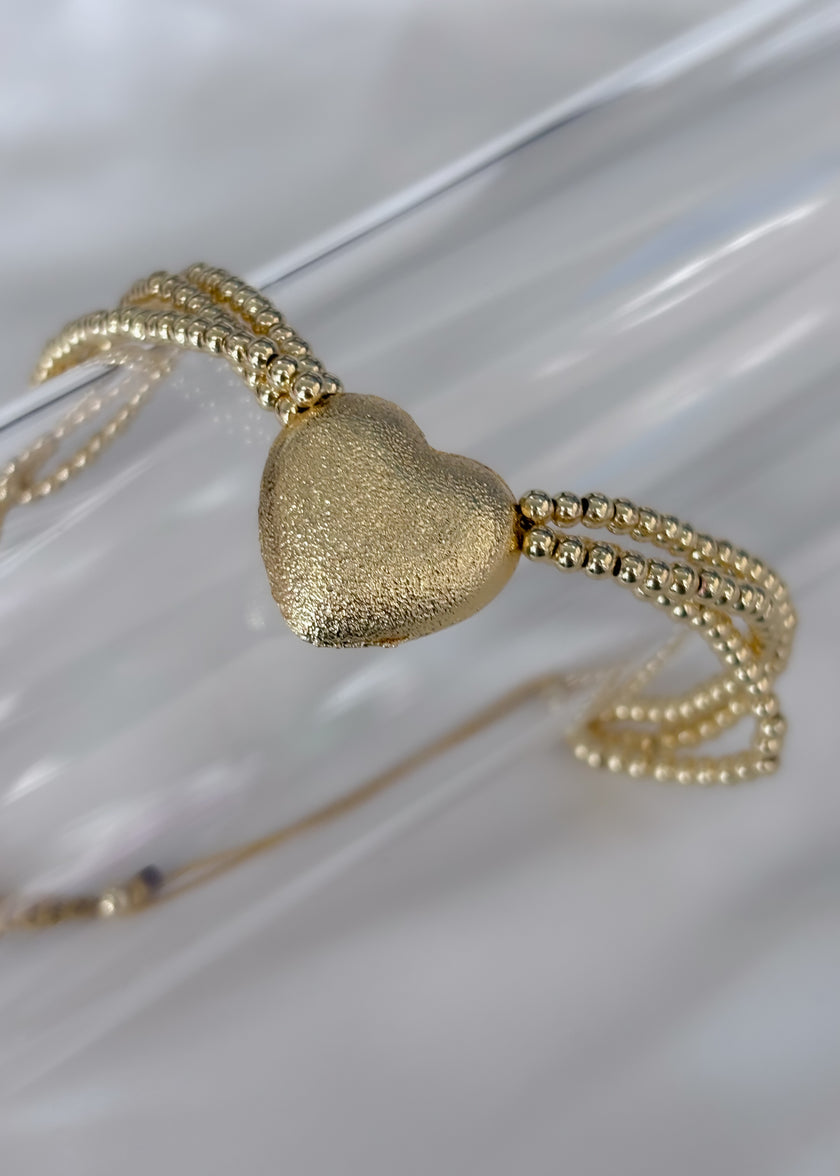 Pulsera tejida con balines y corazón