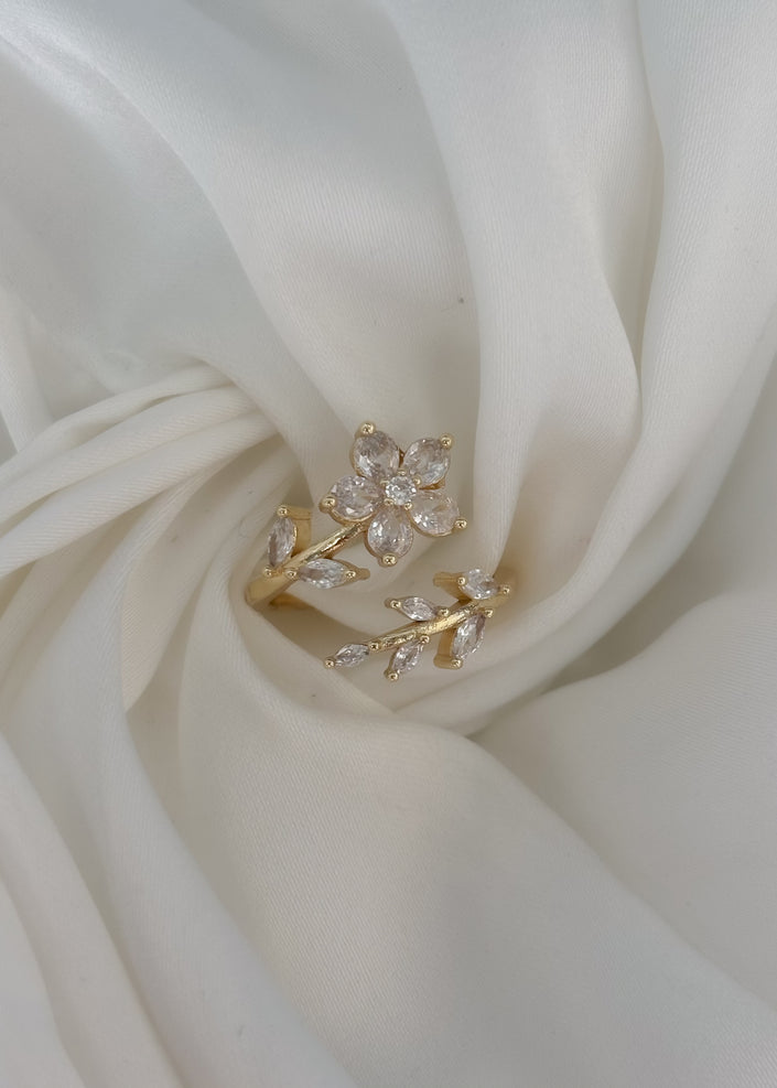 Anillo flor con hojas