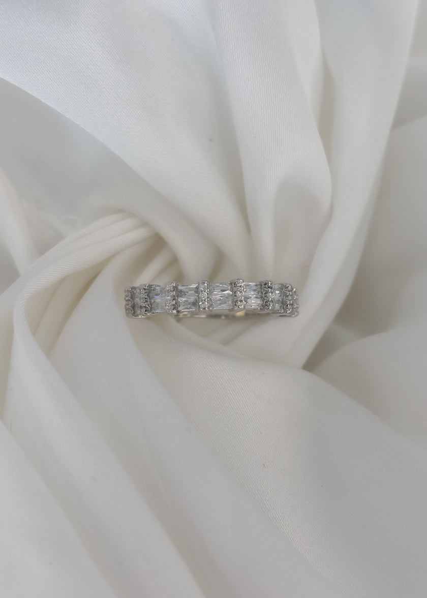 Anillo plateado baguette