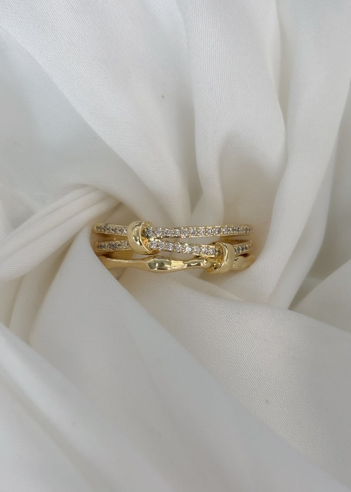 Anillo triple línea con zirconias