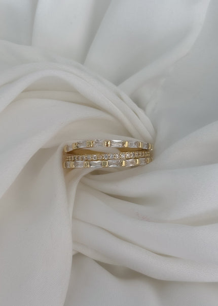 Anillo tres lineas con zirconias y brillos en medio
