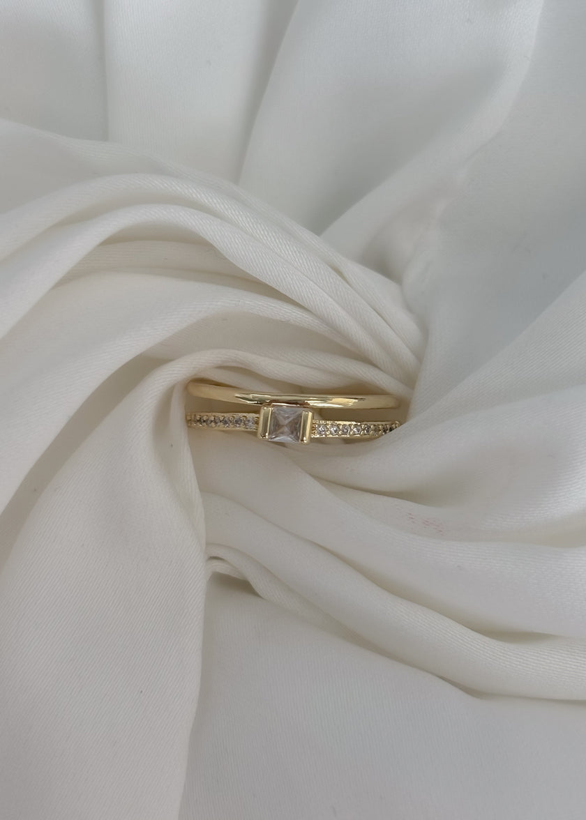 Anillo doble con brillo en el centro