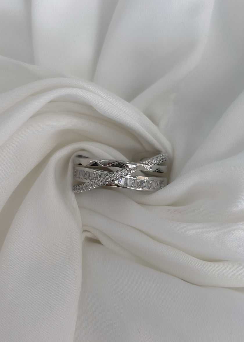 Anillo chunky plateado líneas cruzadas