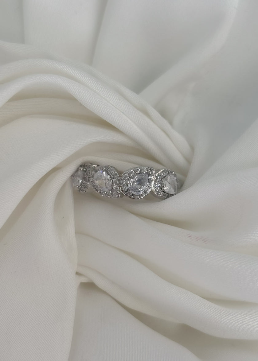 Anillo plateado 4 gotas zirconias