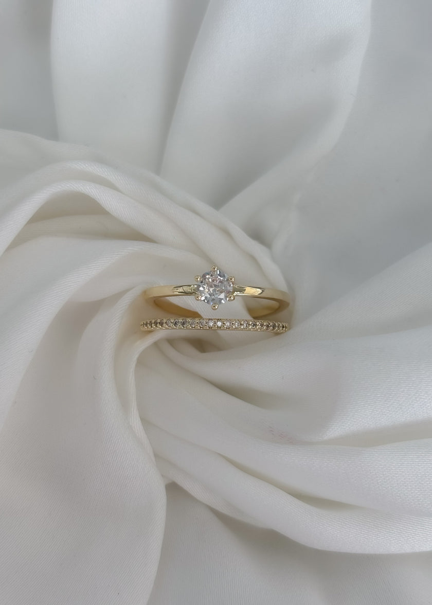 Anillo doble con brillo en el centro