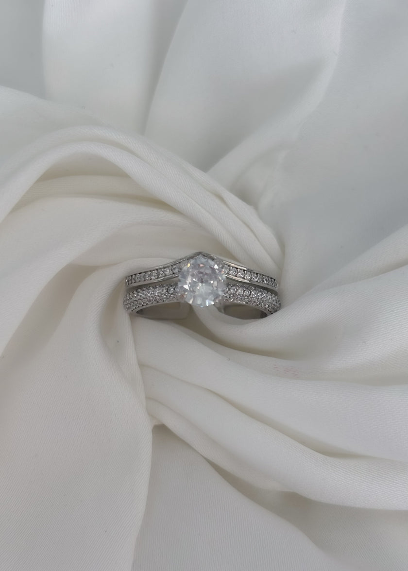 Anillo plateado doble con brillo en medio