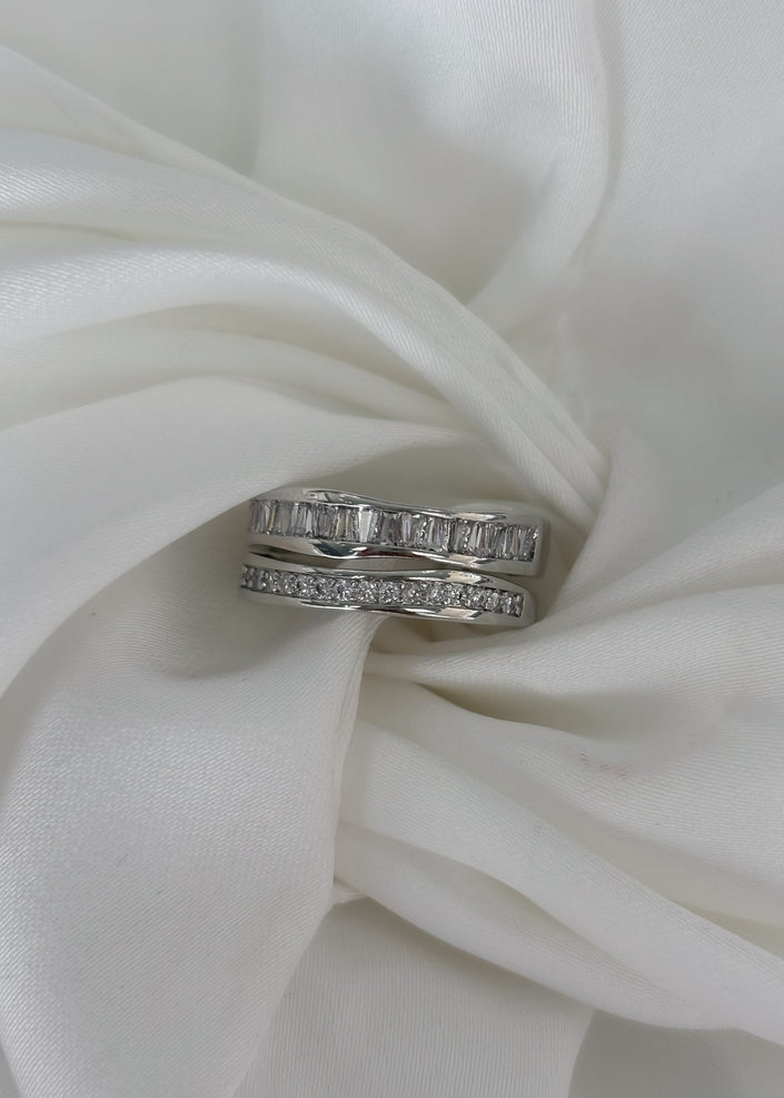 Anillo plateado doble ondulado