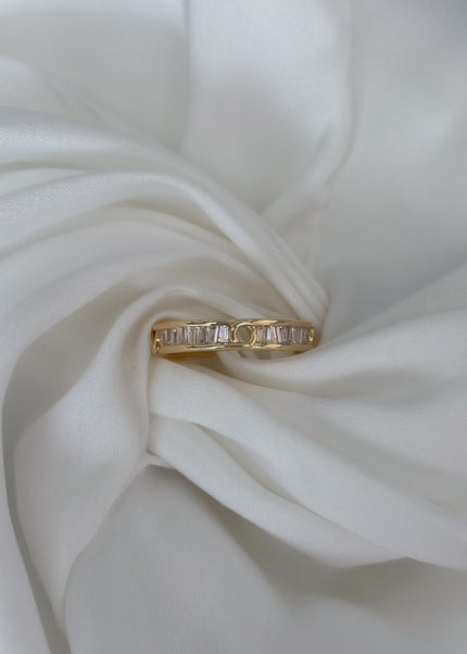 Anillo baguette con círculos