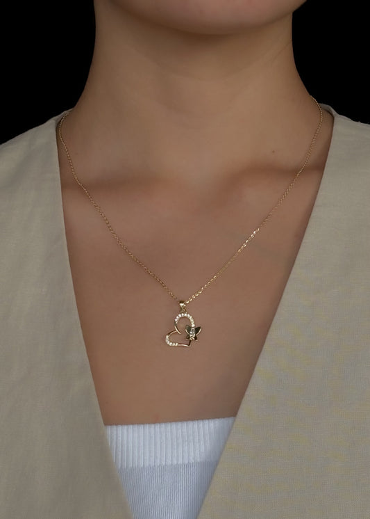 Collar silueta corazón con mariposa