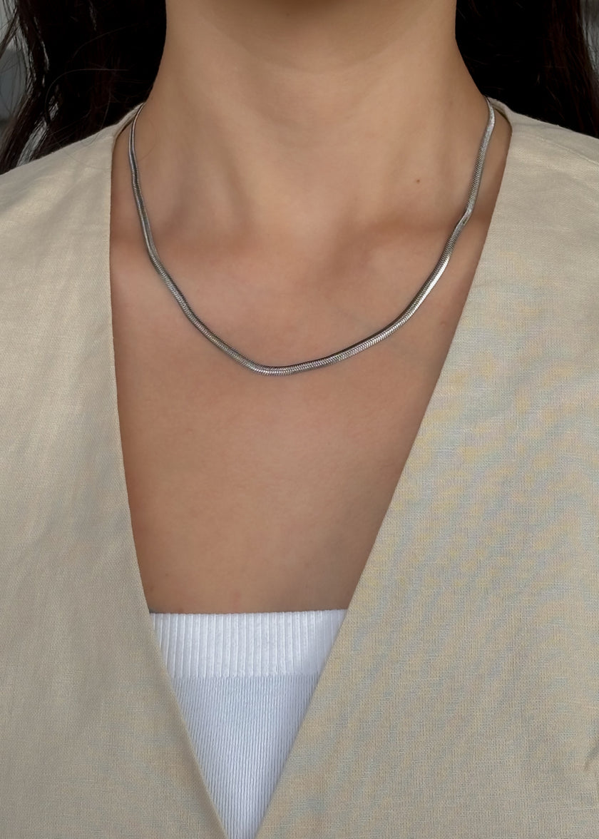 Collar planchado plateado