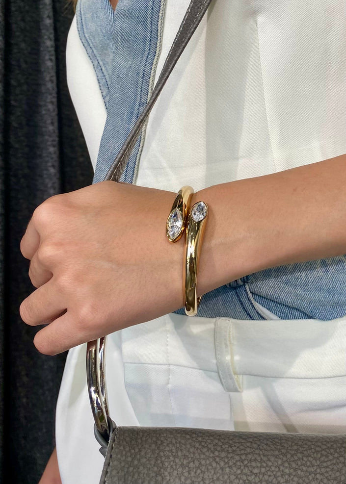 Brazalete entrecruzado