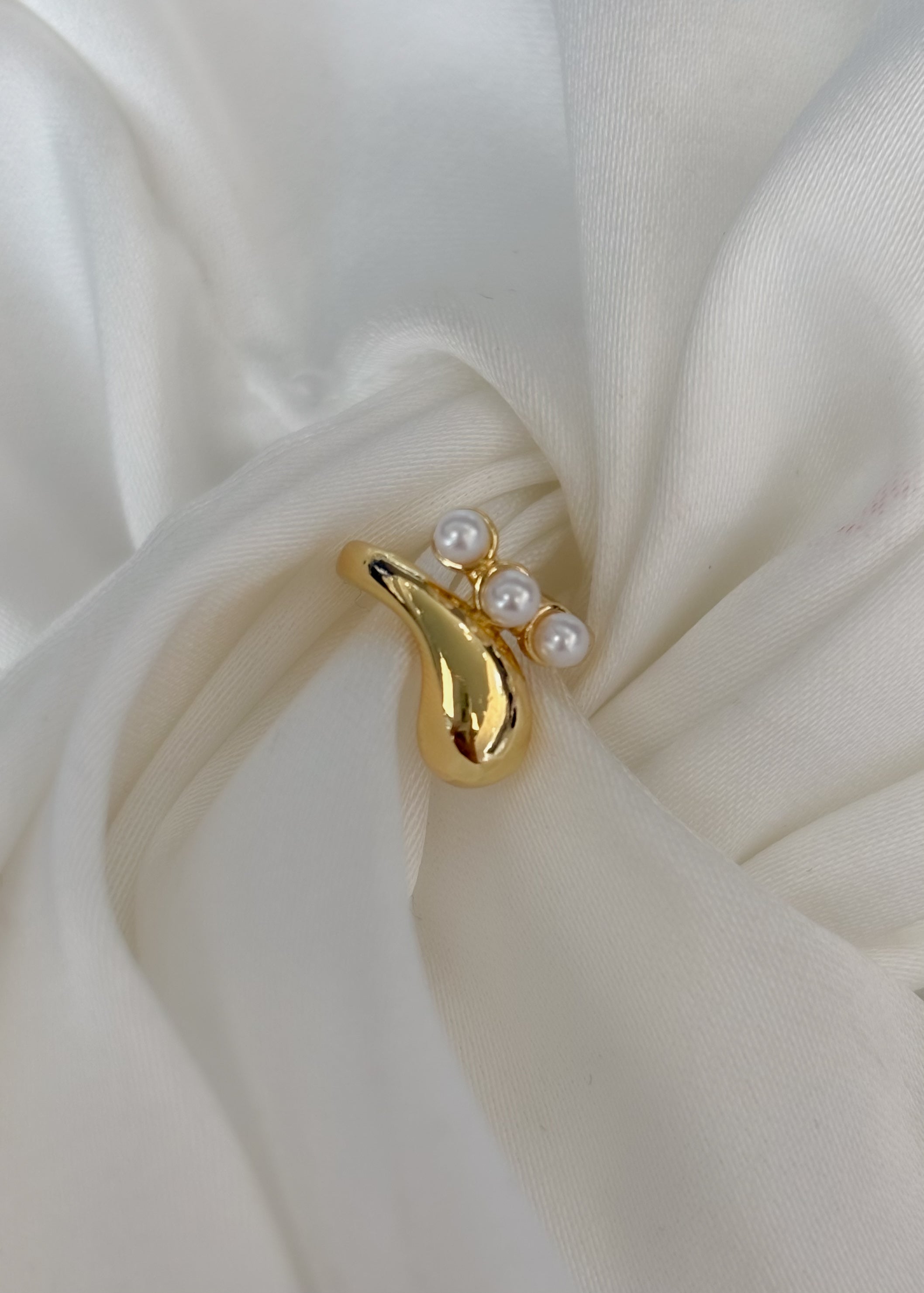 Earcuff gota y perlas