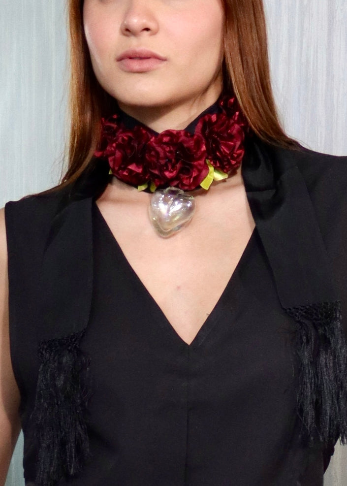 Collar corazón con rosas