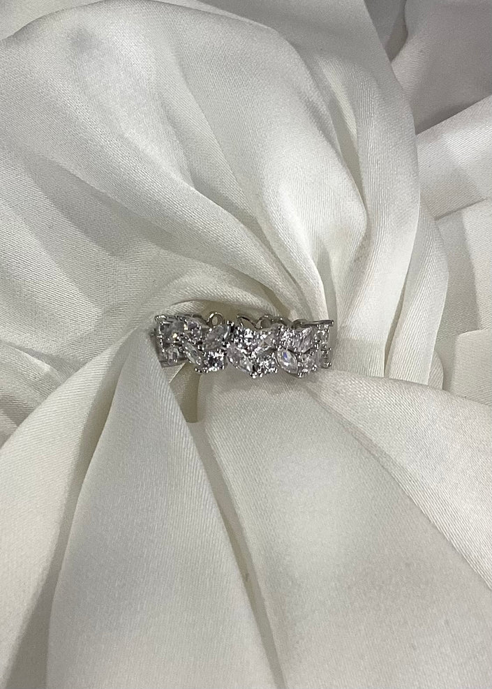 Anillo zig Zag con zirconias