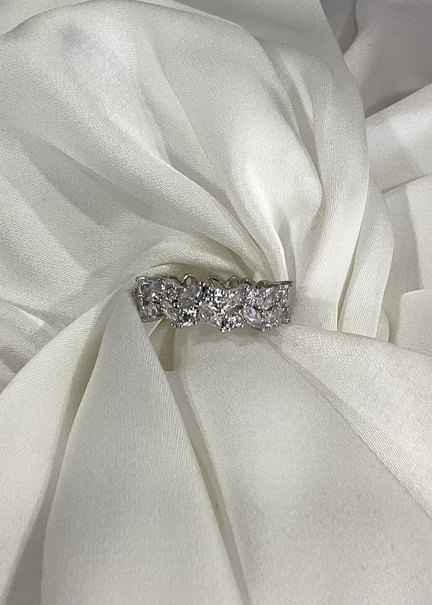 Anillo zig-zag con zirconias