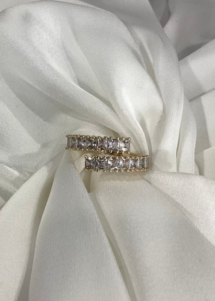 Anillo enlazado con zirconias