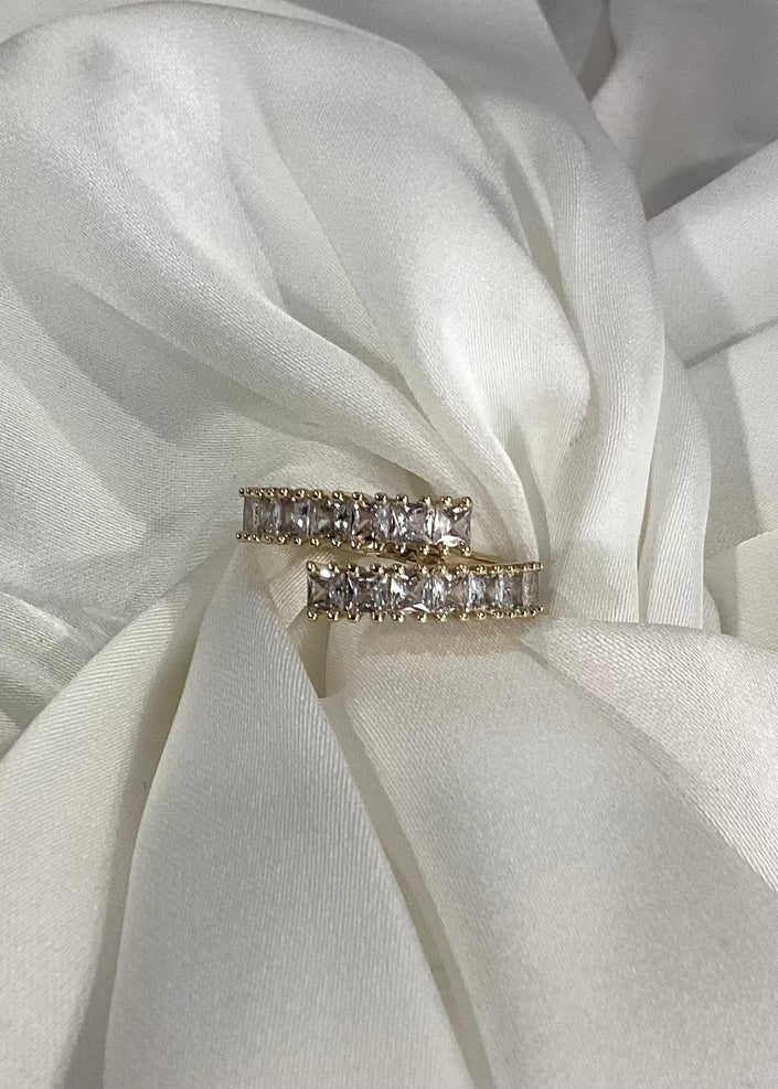 Anillo enlazado con zirconias