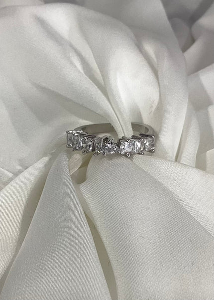 Anillo chunky con cubos y corazón al centro