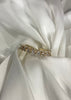 Anillo con triángulos y mini perlas