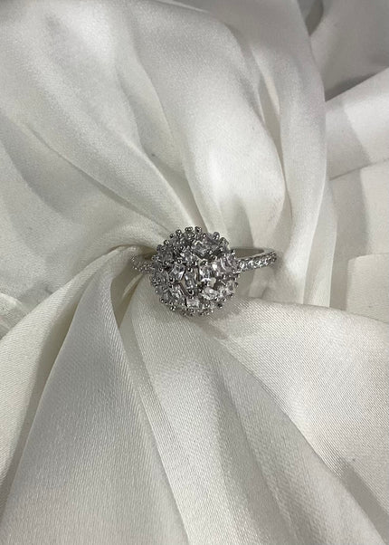Anillo con esfera de zirconias