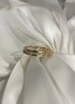 Anillo triple con brillos en el centro