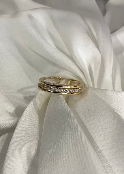 Anillo triple con brillos en el centro