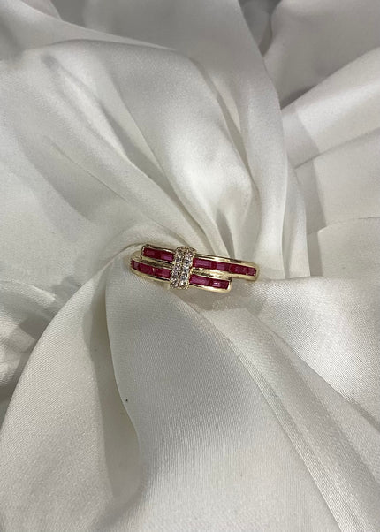 Anillo baguette rosa y brillos al centro