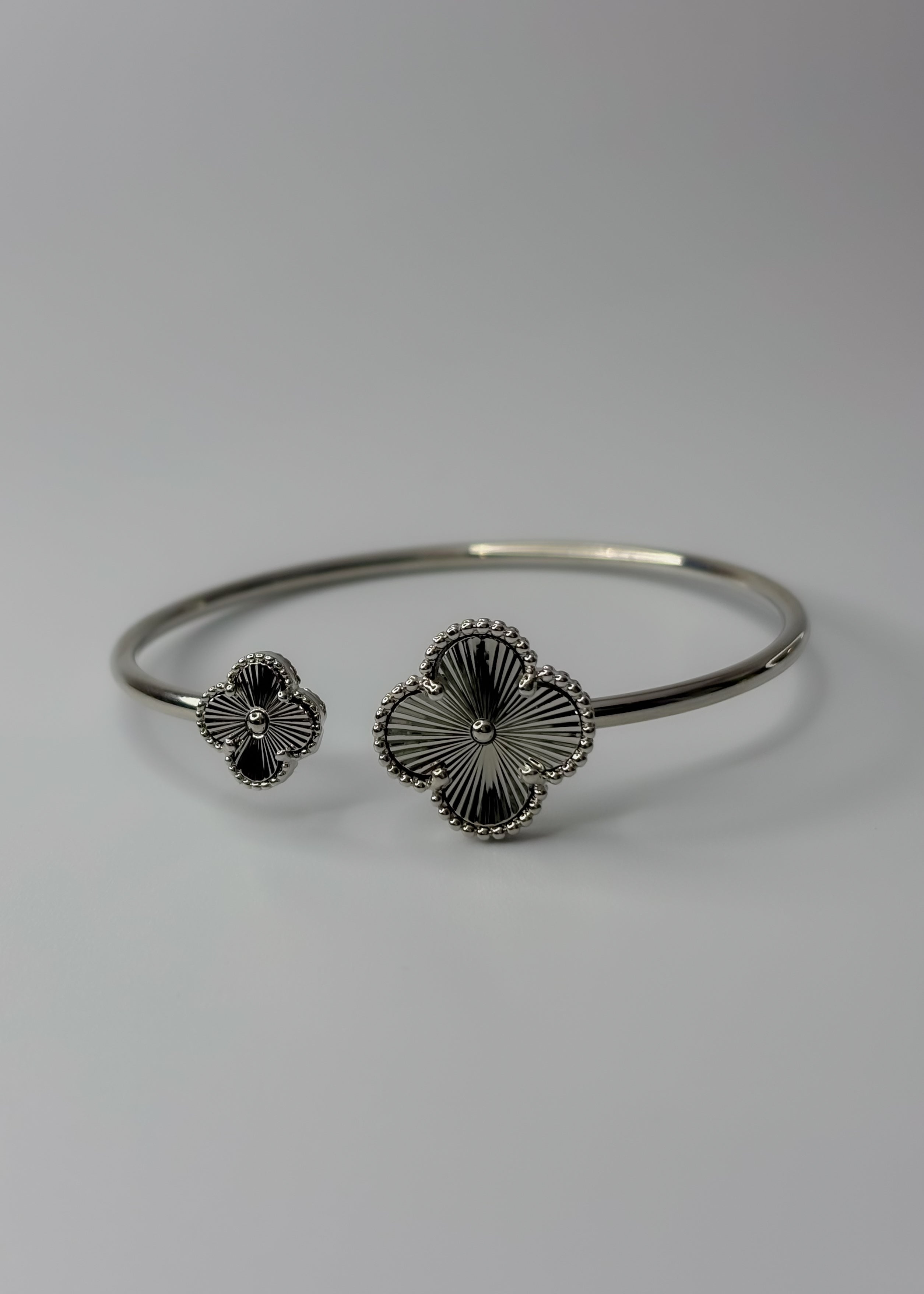 brazalete trebol liso
