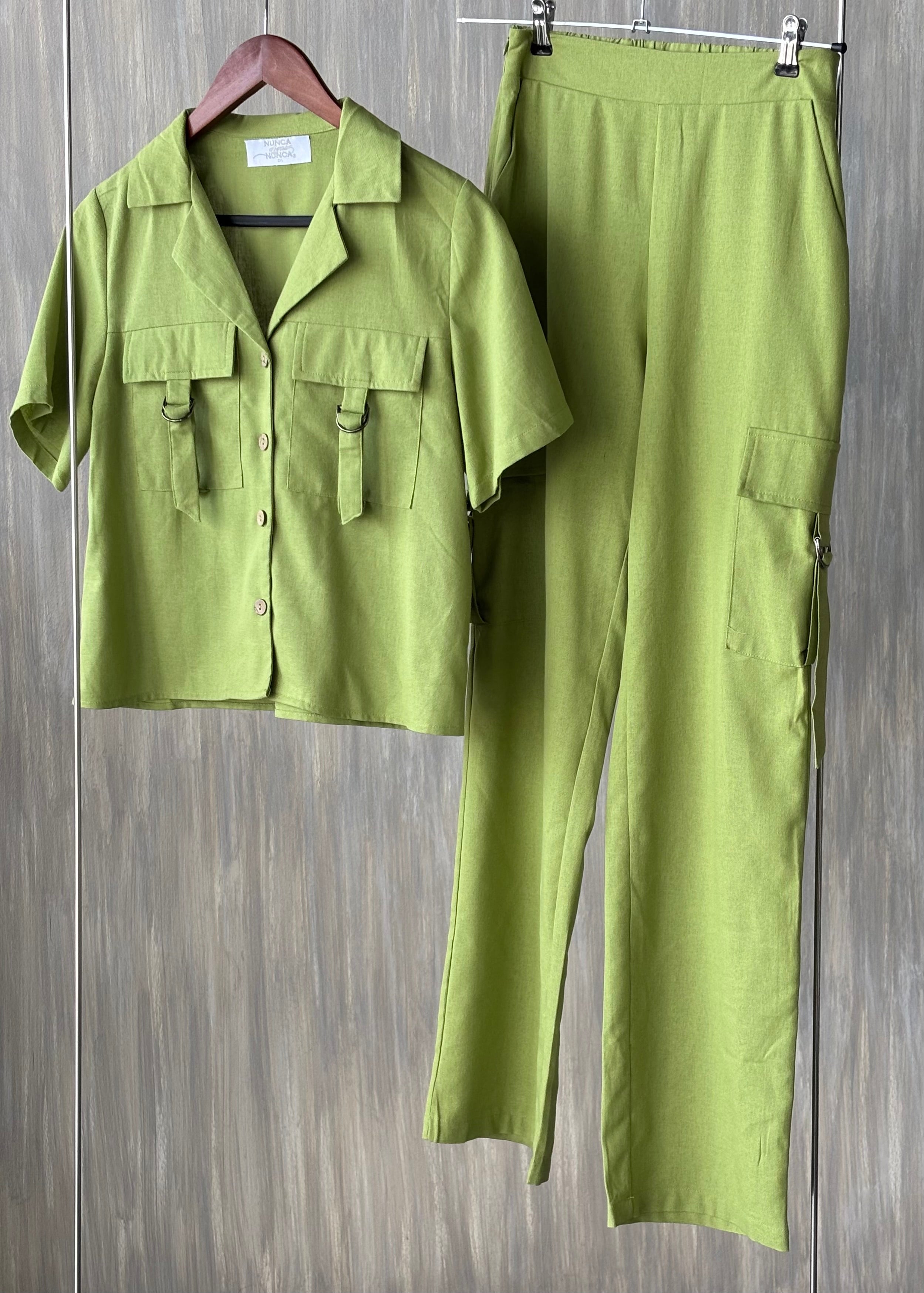 Set camisa y pantalón cargo