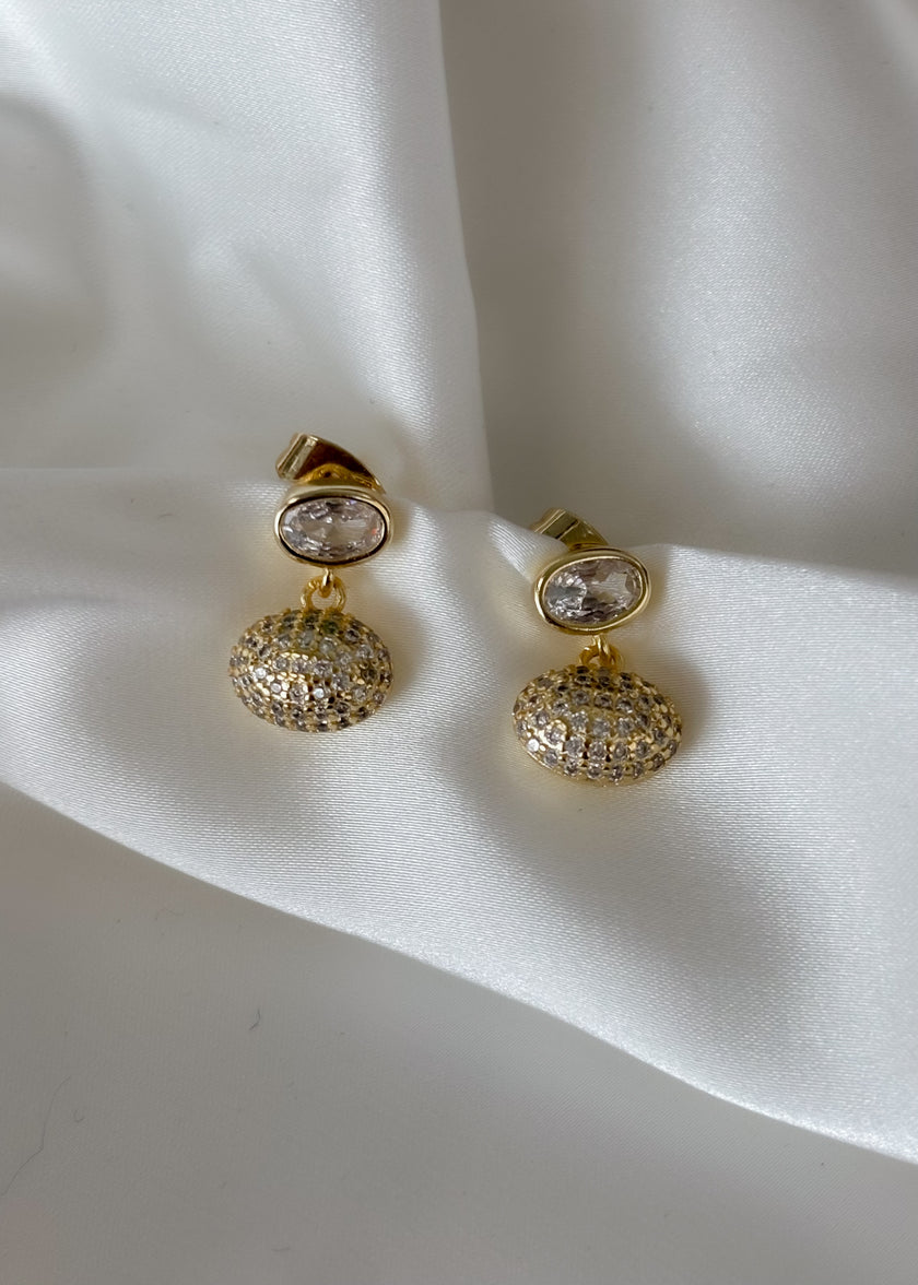 Arete brillo con colgante ovalado