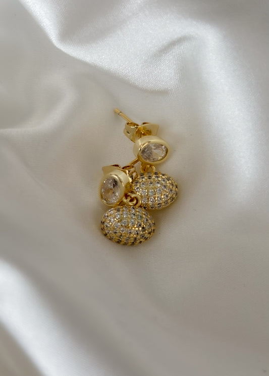 Arete brillo con colgante ovalado
