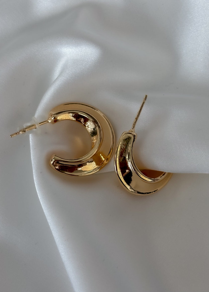 Aretes chunky media luna sin fondo