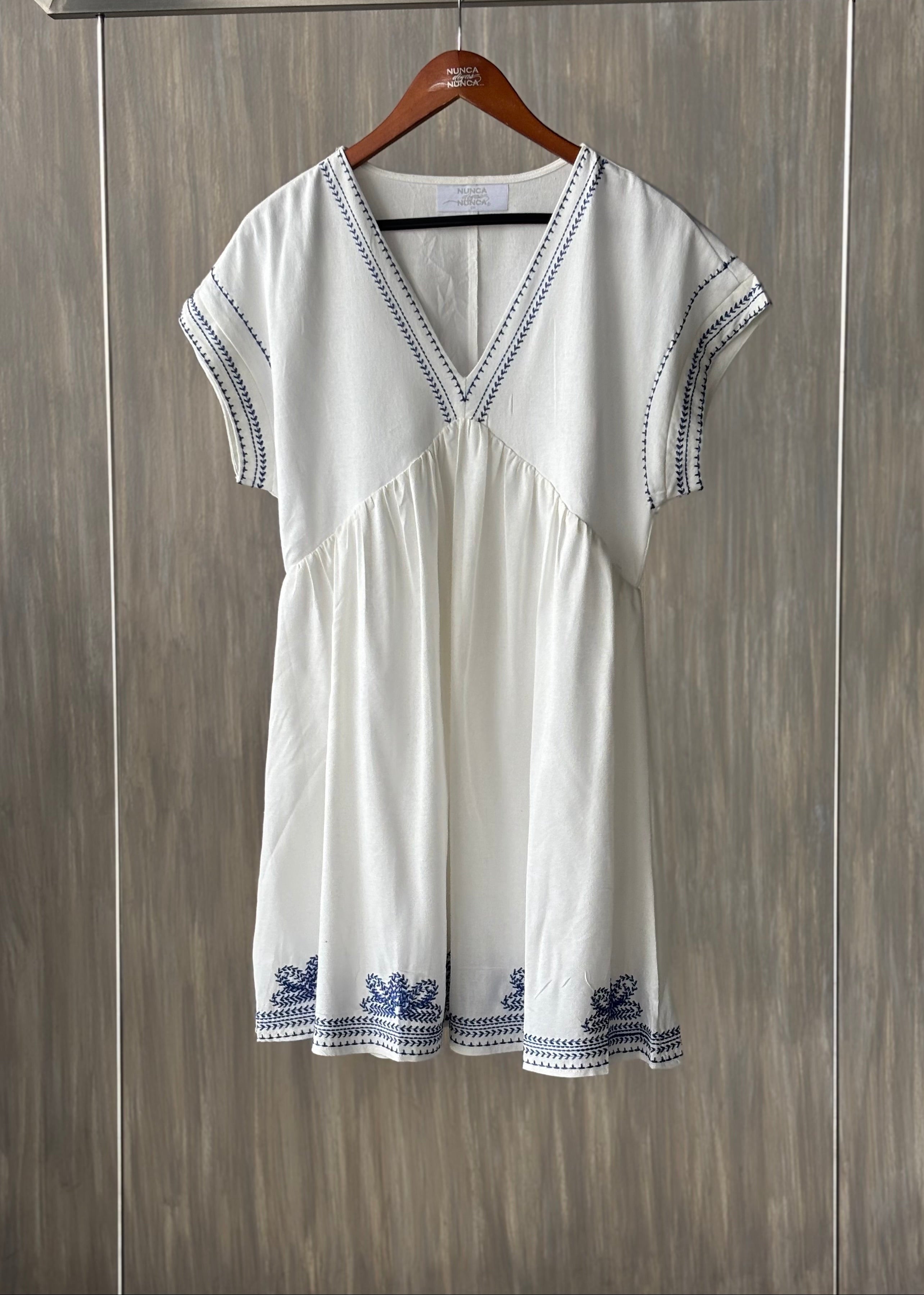 Vestido corto con tejido
