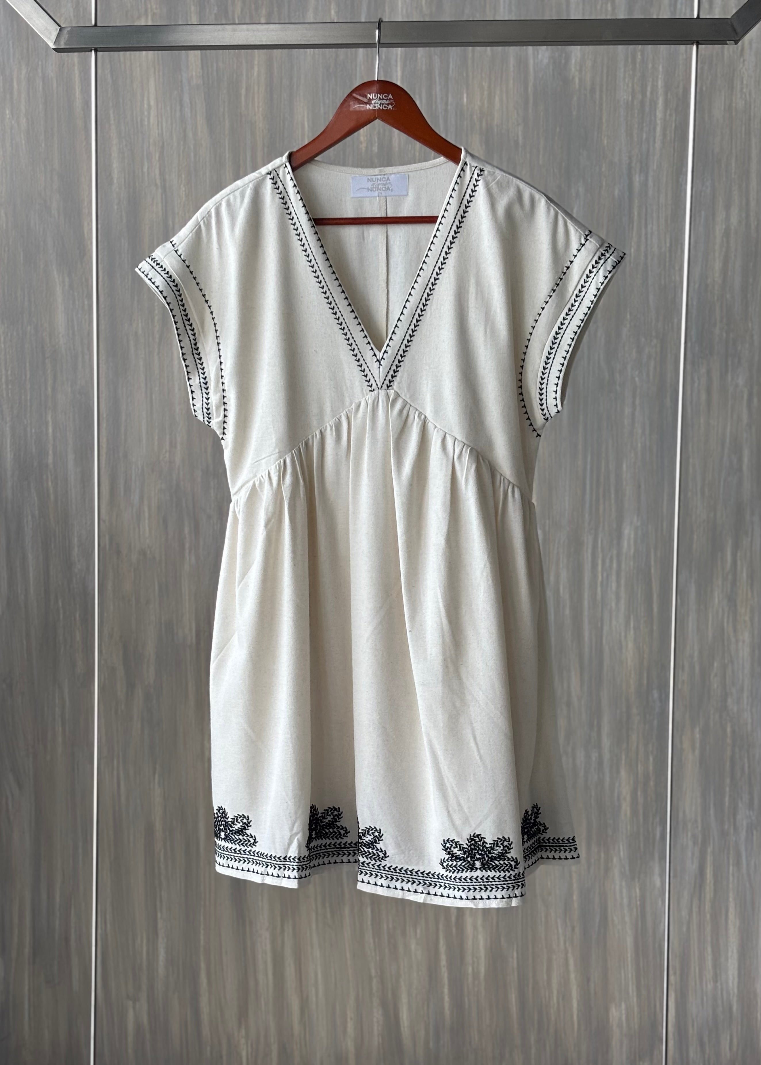 Vestido corto con tejido