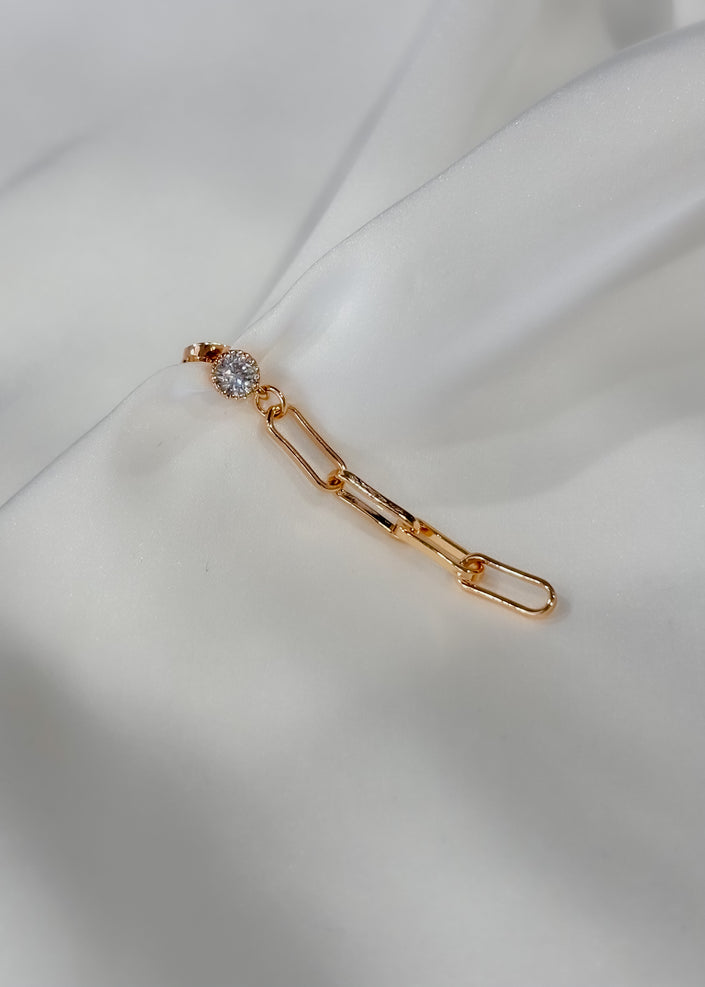 Arete brillo con cadena rectangular