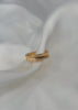 Earcuff dorado con rayas