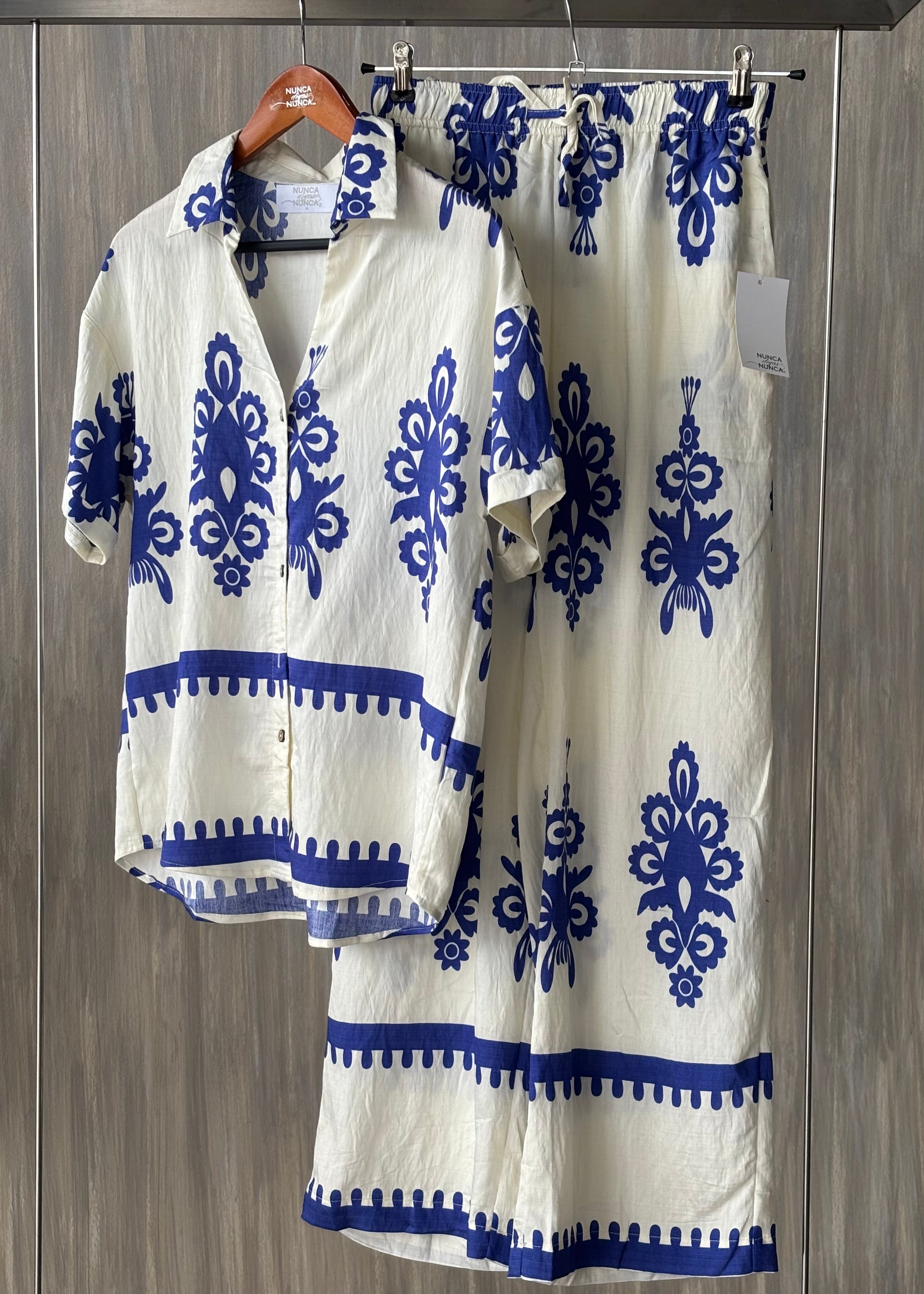 Conjunto blusa y pantalón grecas