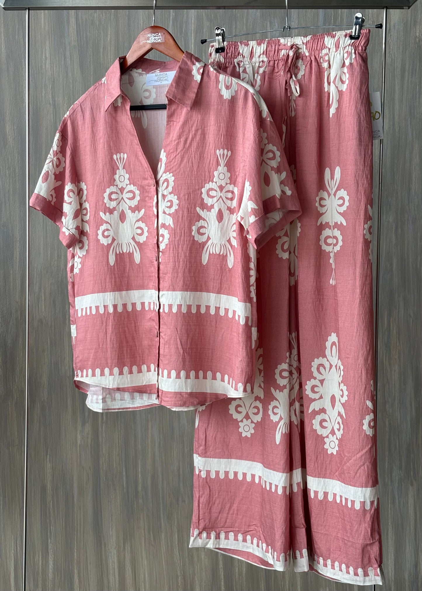 Conjunto blusa y pantalón grecas