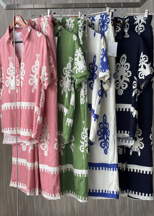 Conjunto blusa y pantalón grecas