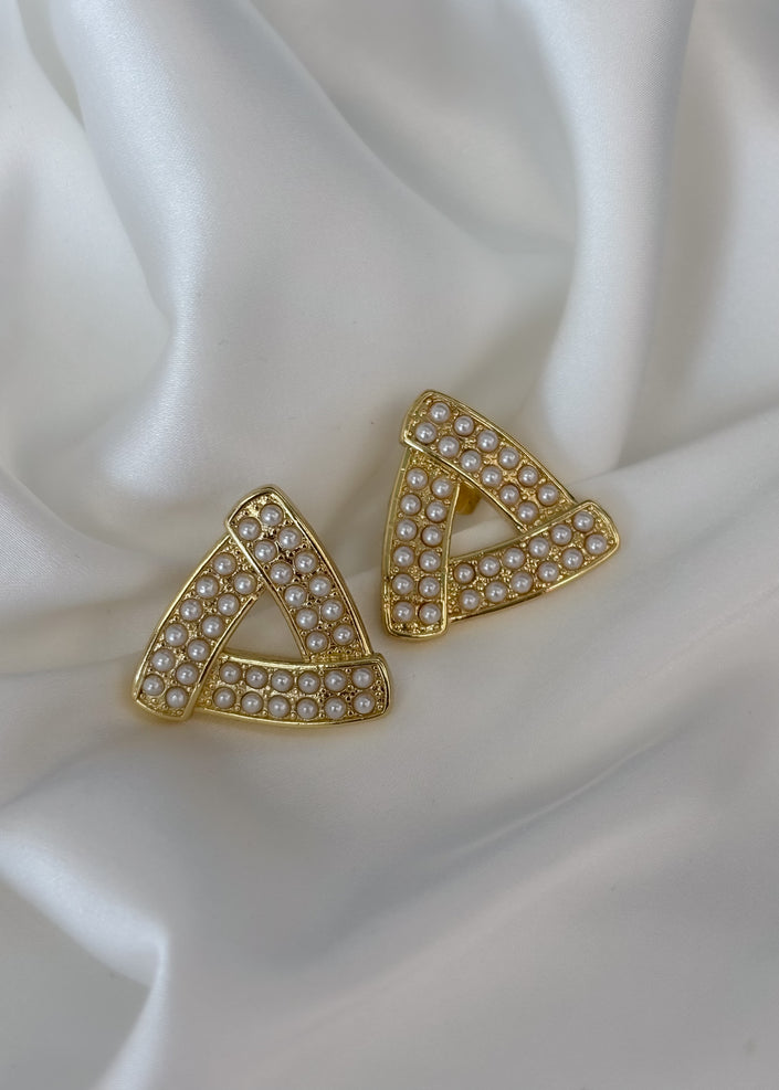 Arete triángulo con perlas