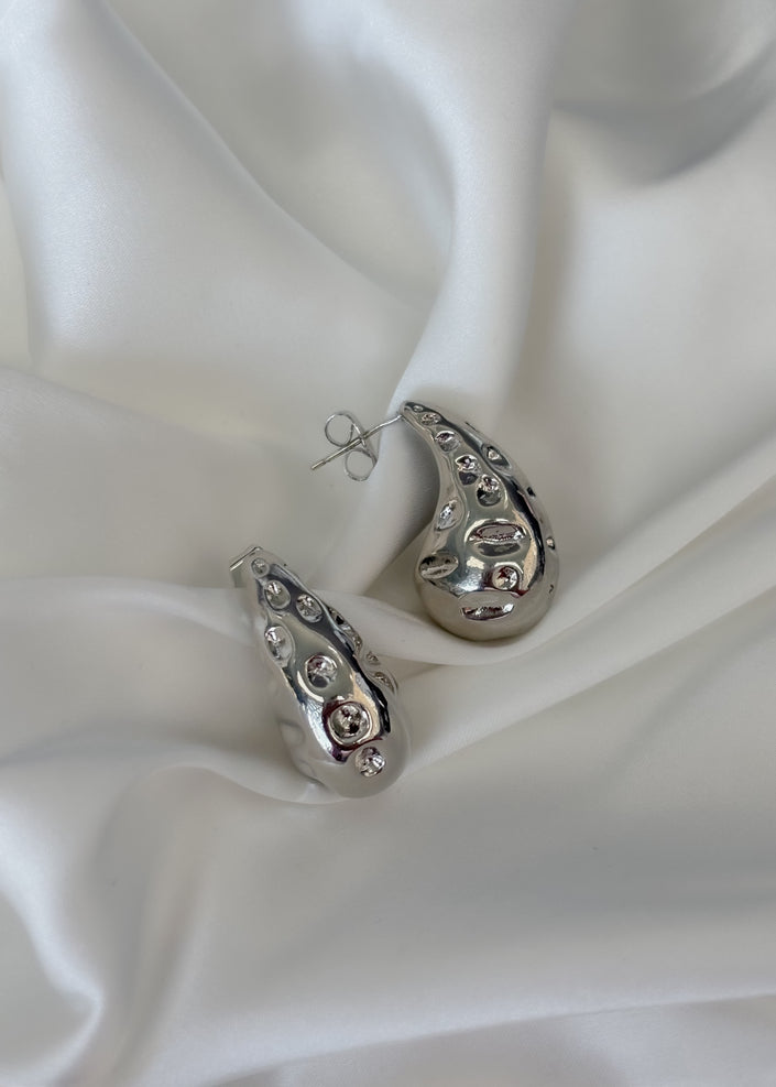 Aretes gotas amartilladas