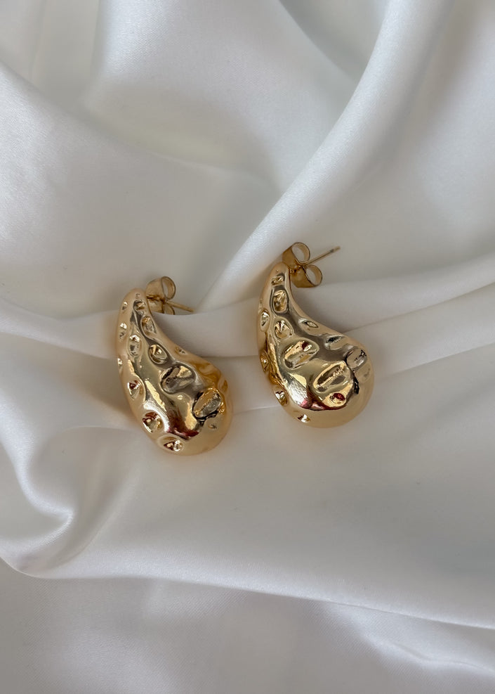 Aretes gotas amartilladas