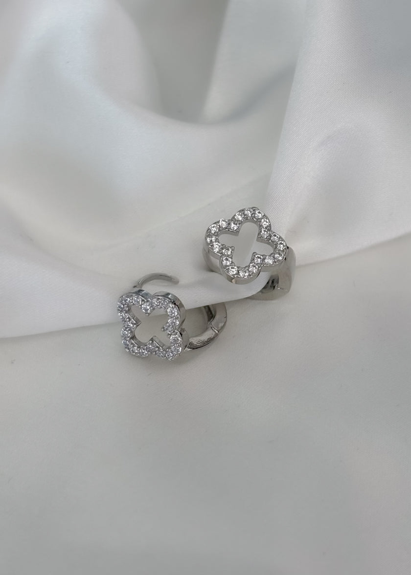 Arracada silueta flor zirconias