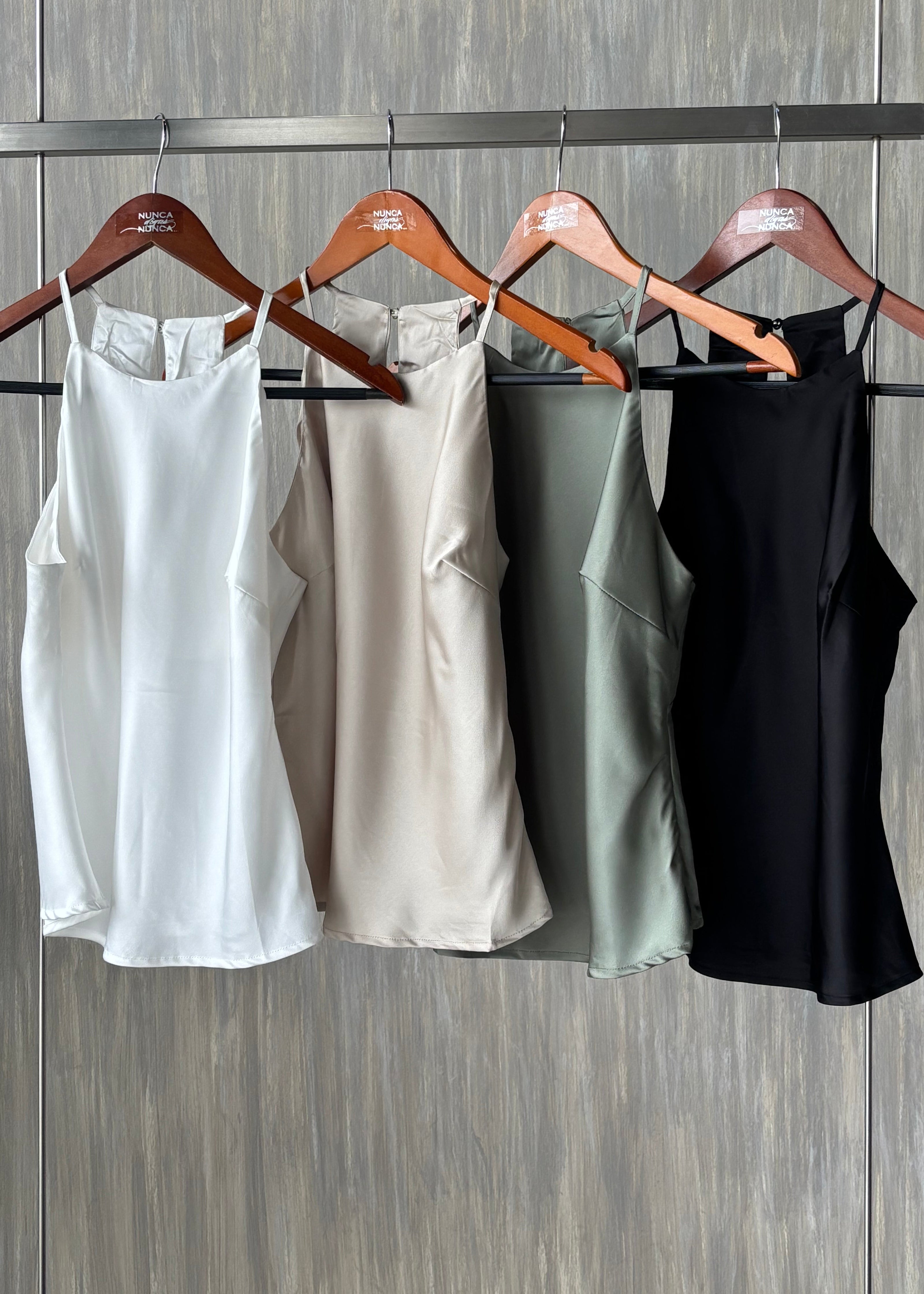 Blusa satinada con tirantes